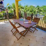Two-Bedroom Apartment In Porec I
