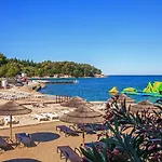 Two-Bedroom Apartment In Porec I